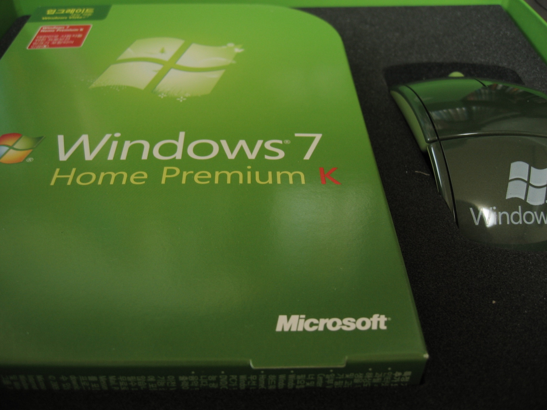 윈도우 7 제품 케이스와 MS 아크 마우스
